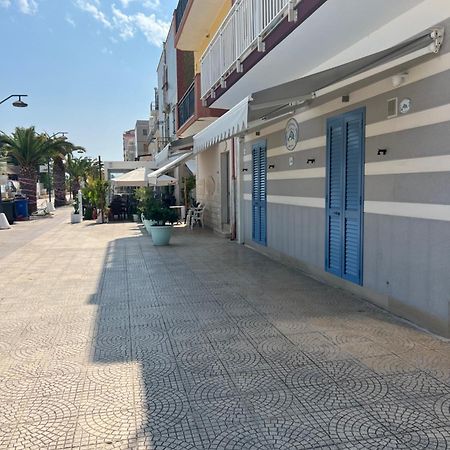 Al Delfino Blu Hotel Margherita Di Savoia Exterior foto