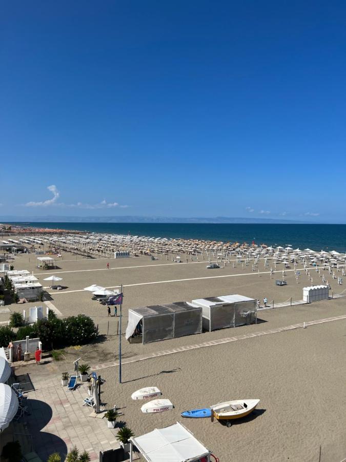 Al Delfino Blu Hotel Margherita Di Savoia Exterior foto